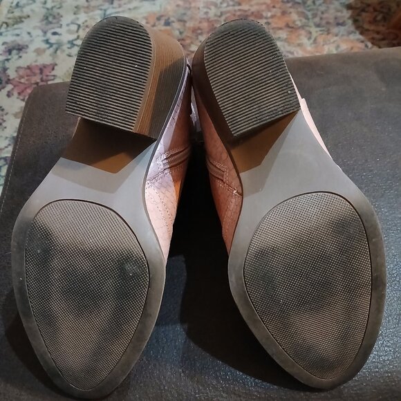 Womens Size 8 pink booties - Picture 9 of 10